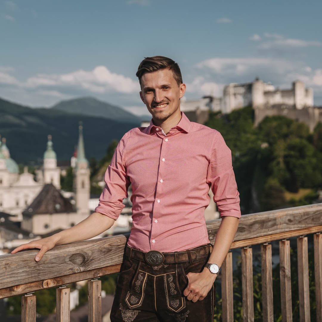 Markus Schwaiger über der Salzburger Altstadt